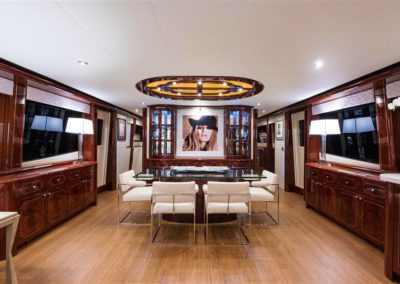 116' Lazzara yacht salon