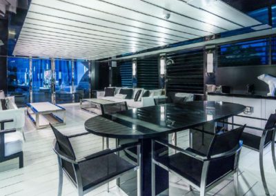 120' Tecnomar yacht dining
