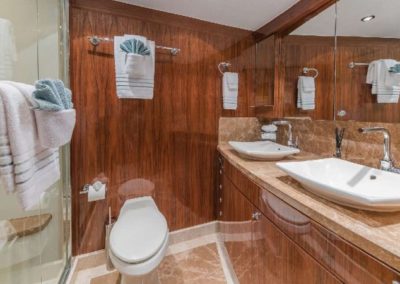 101 Hargrave yacht master stateroom bathroom