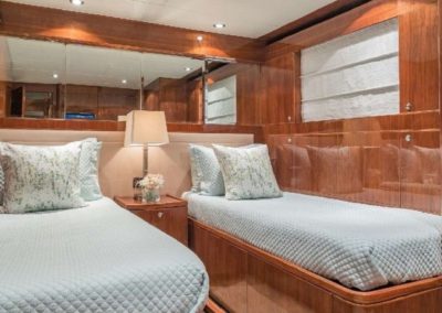 101 Hargrave yacht twin beds cabin