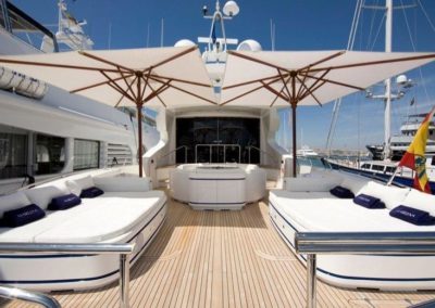105 Mangusta yacht flybridge sunpads