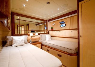105 Mangusta yacht twin bed cabin