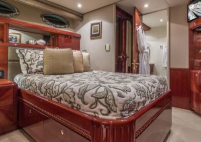 106 Lazzara yacht guest stateroom one