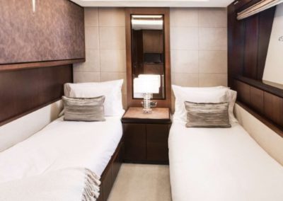 116 Azimut yacht twin beds cabin
