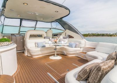 54 Searay yacht aft deck dining