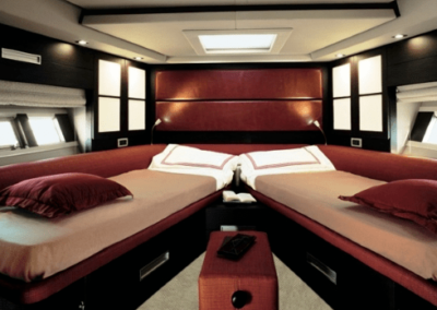 62 Azimut yacht twin beds cabin