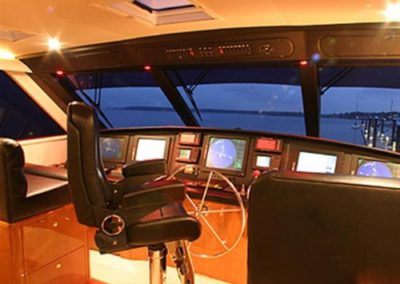 62 Viking sportfish yacht pilot house