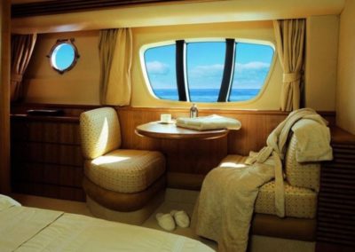 68 Azimut yacht master stateroom