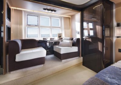 77 Azimut yacht master stateroom