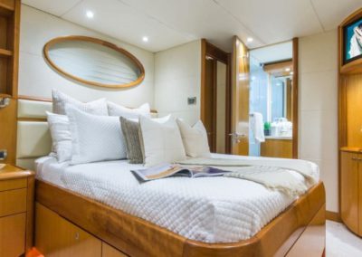 84 Lazzara yacht guest cabin