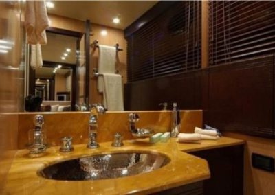 80 Mangusta yacht master bathroom