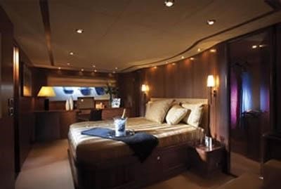 82 Sunseeker yacht master stateroom
