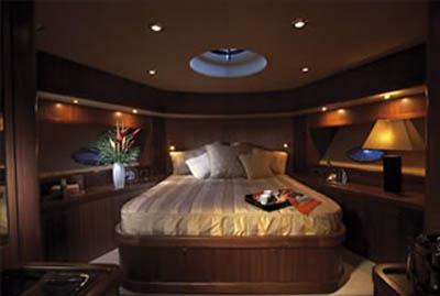 82 Sunseeker yacht guest stateroom