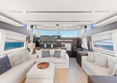 75 Prestige yacht salon