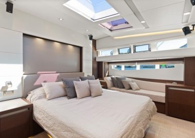 75 Prestige yacht guest bedroom