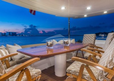 82 Sunseeker yacht deck dining