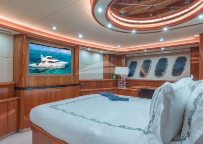 82 Sunseeker yacht master berth