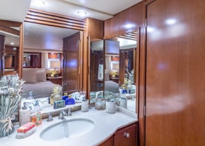 59 meridian yacht master bathroom